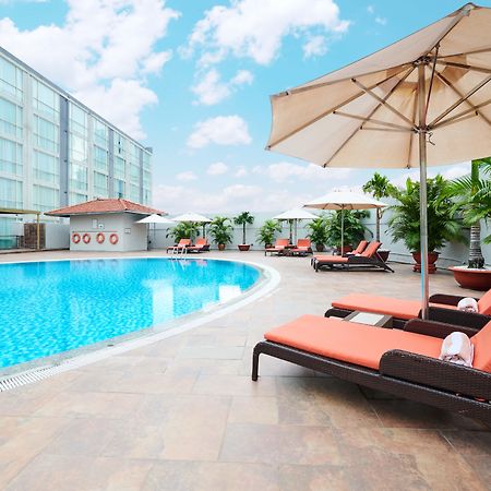 Eastin Grand Hotel Saigon Cidade de Ho Chi Minh Exterior foto The pool at the hotel