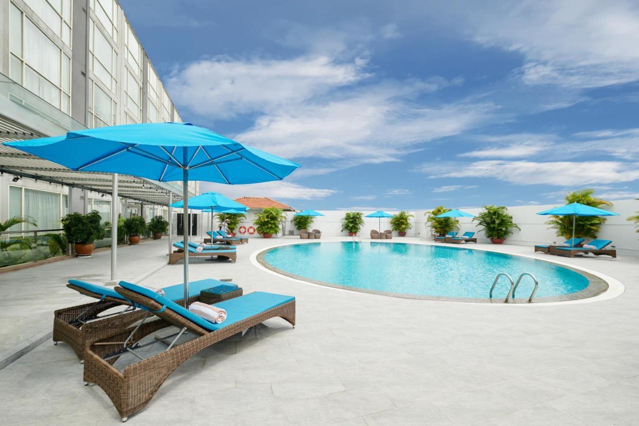 Eastin Grand Hotel Saigon Cidade de Ho Chi Minh Exterior foto Pool at the hotel