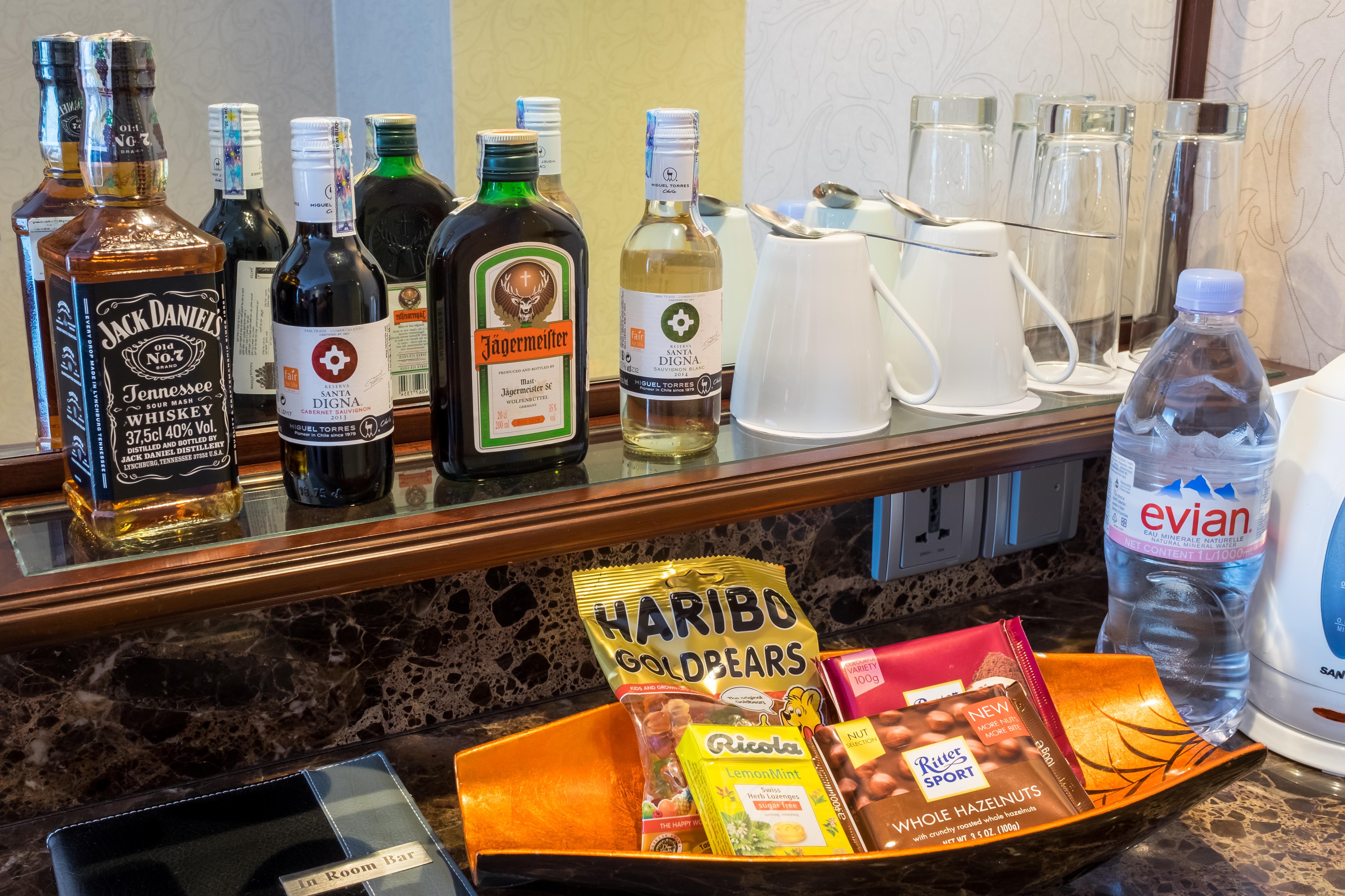 Eastin Grand Hotel Saigon Cidade de Ho Chi Minh Exterior foto A typical hotel minibar