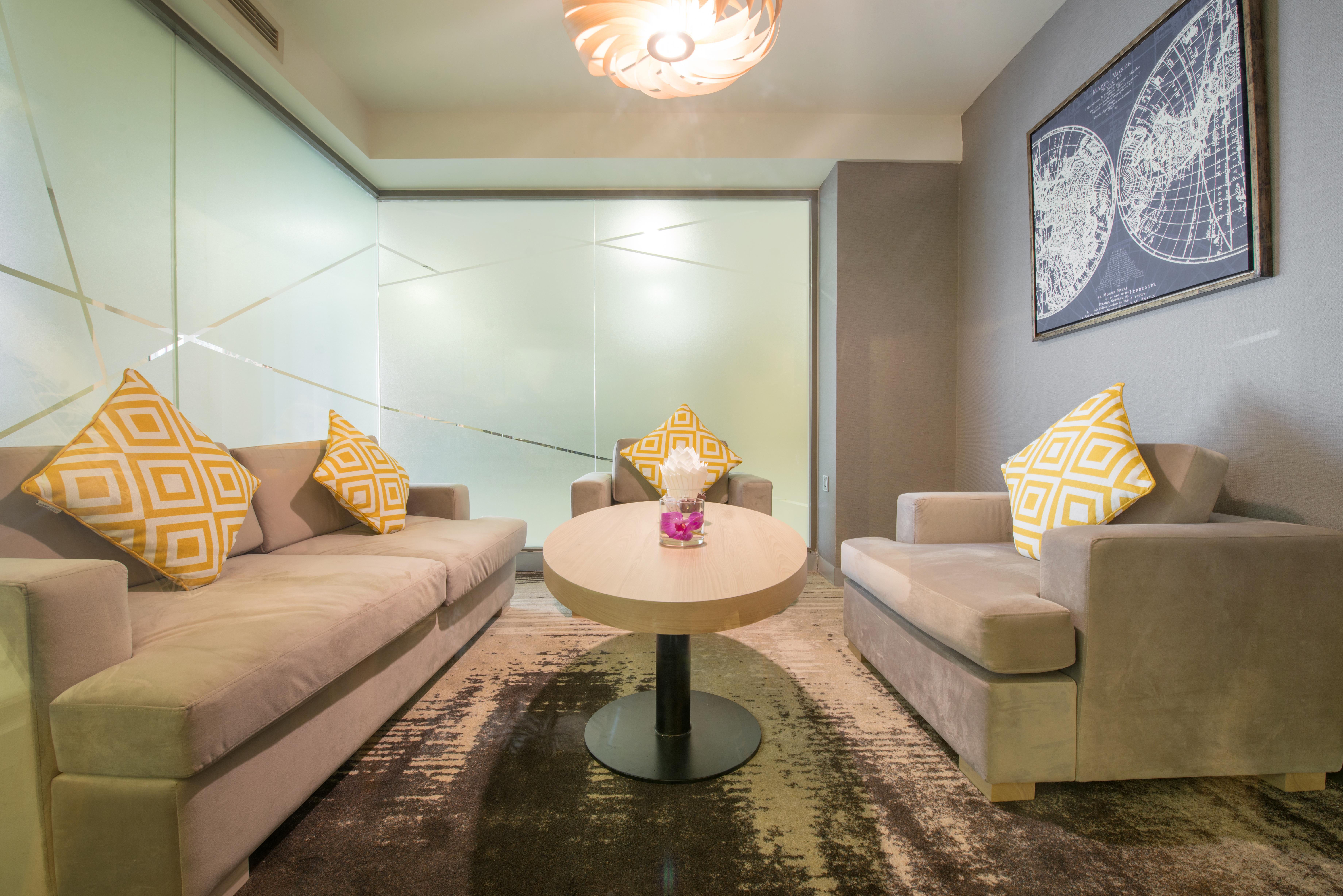 Eastin Grand Hotel Saigon Cidade de Ho Chi Minh Exterior foto The private lounge at the airport