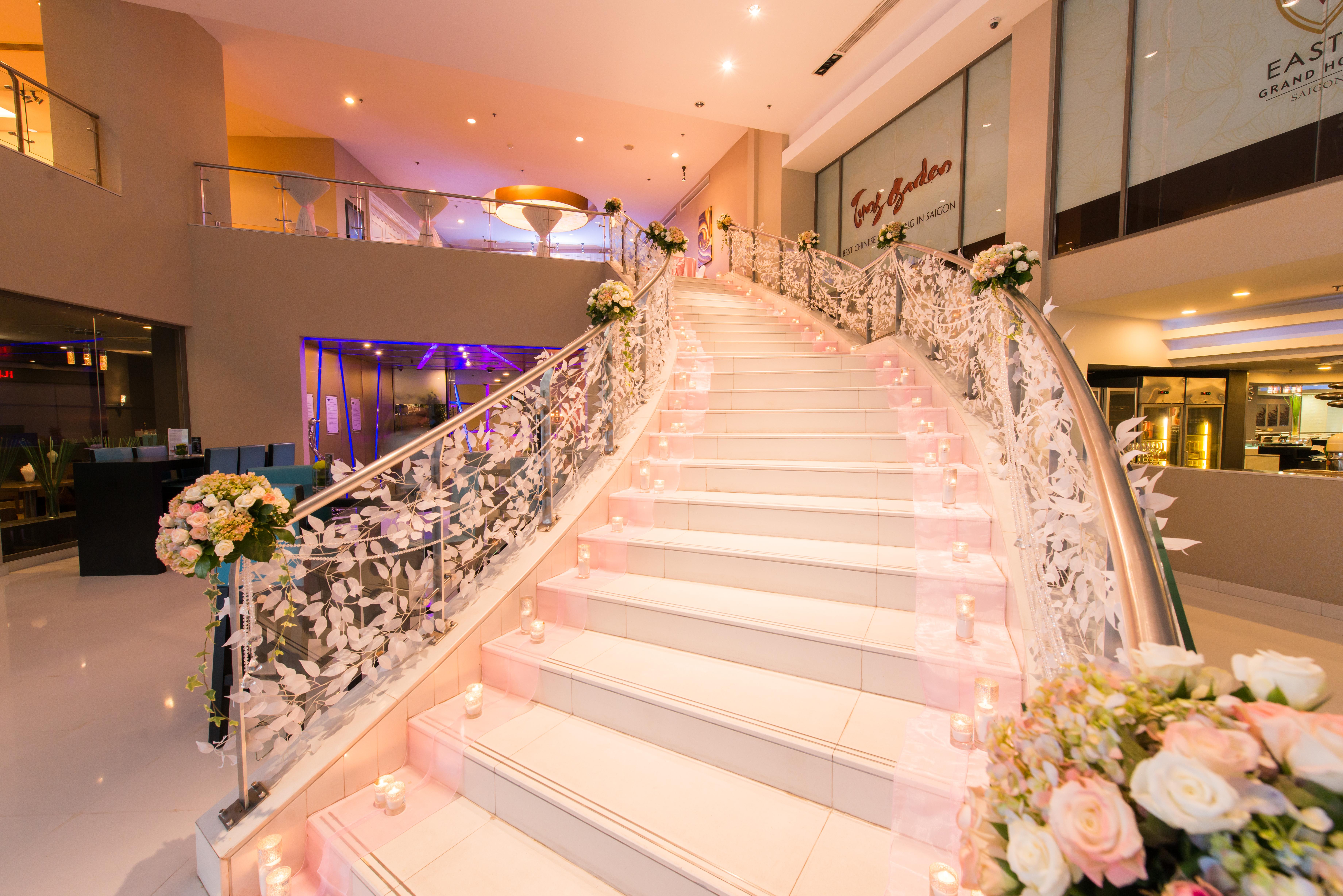 Eastin Grand Hotel Saigon Cidade de Ho Chi Minh Exterior foto The staircase at the lobby