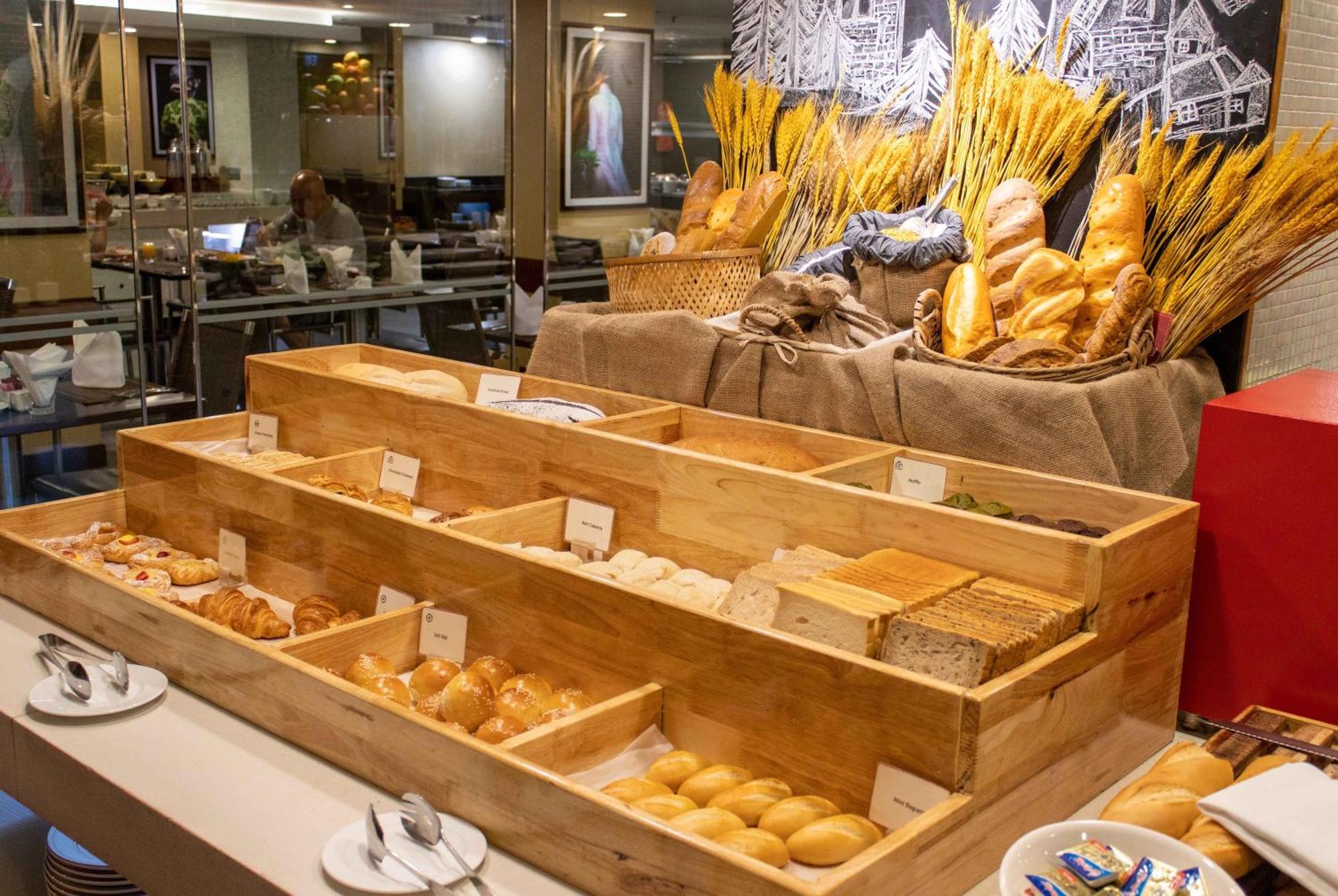 Eastin Grand Hotel Saigon Cidade de Ho Chi Minh Exterior foto Bread station